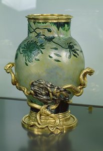 Vaso di cristallo con supporto con serpenti intrecciati, c.1890